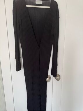 Modern Citizen Black Ribbed V‑Neck Long Sleeve Maxi Dress